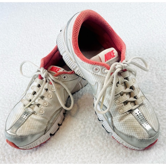 (VTG) NIKE • Y2K White/Silver/Salmon Dual Fusion Athletic Runners - Picture 16 of 16